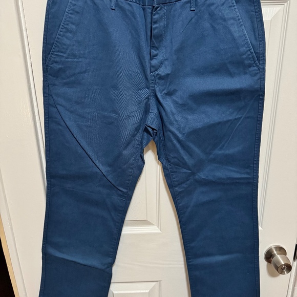 Men’s Khaki Pants (33x28) | Gap Lived-in Slim Khakis - Picture 2 of 10